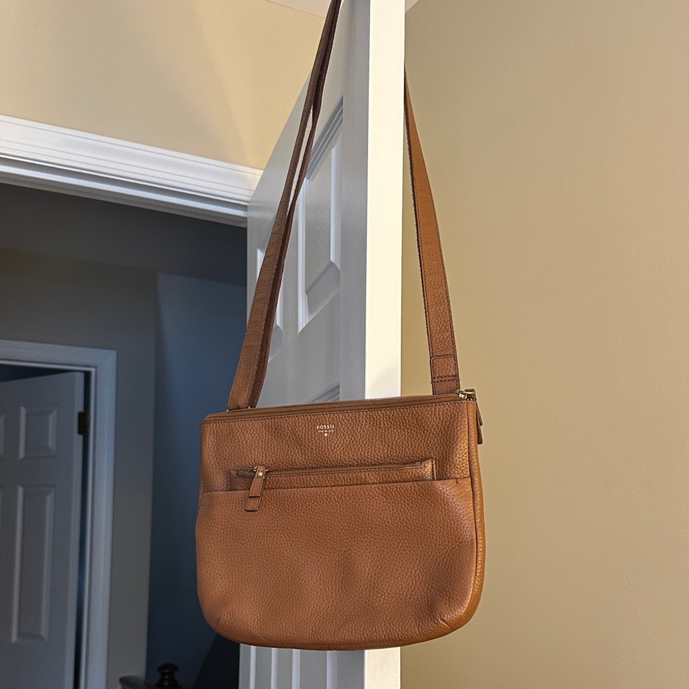 Fossil Brown/Dark Tan Leather Shoulder/Crossbody  Bag only  $20. Orig $105